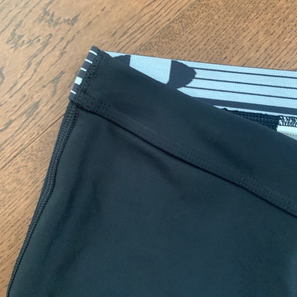 Under armour heat gear leggings size small - Picture 4 of 5